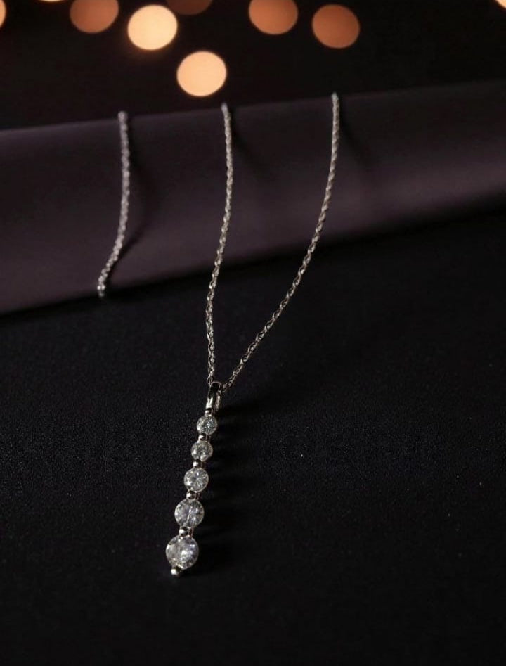 Colar Luxury com 5 Brilhantes