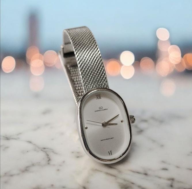 Relógio de Pulso com Design Oval - 2 Cores Disponíveis