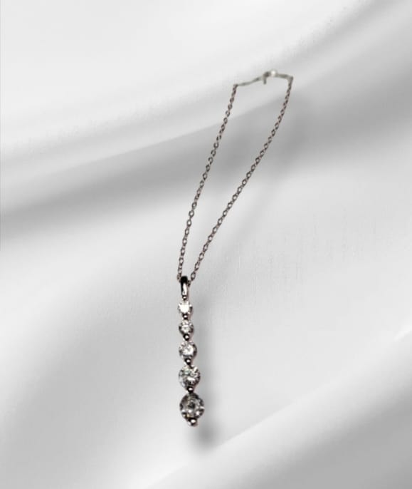 Colar Luxury com 5 Brilhantes